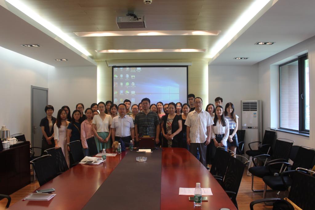 南京大学文学院和我院师生合影留念